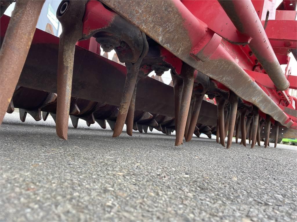 Lely 300-35 Rotační brány a půdní frézy