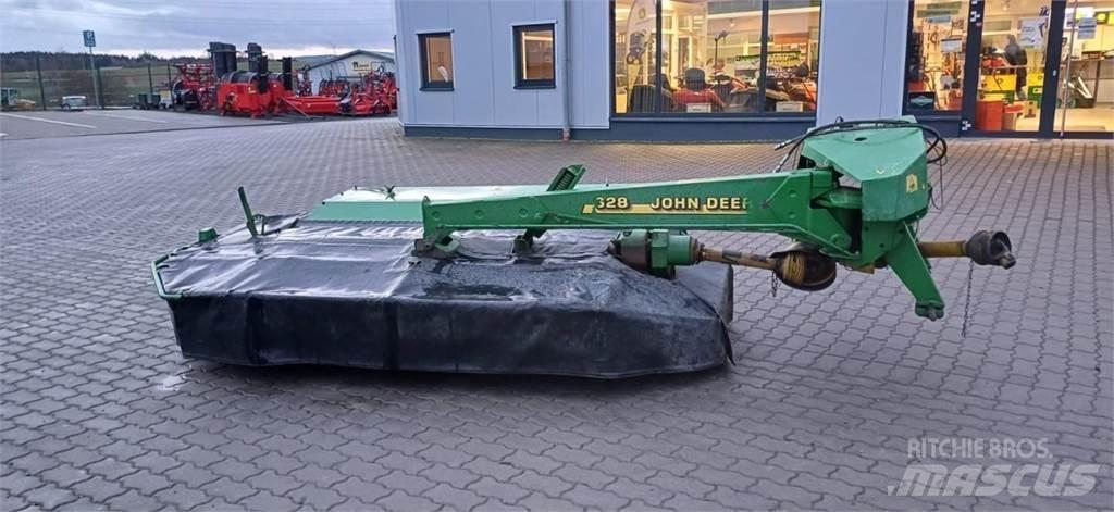 John Deere 328 Žací stroje