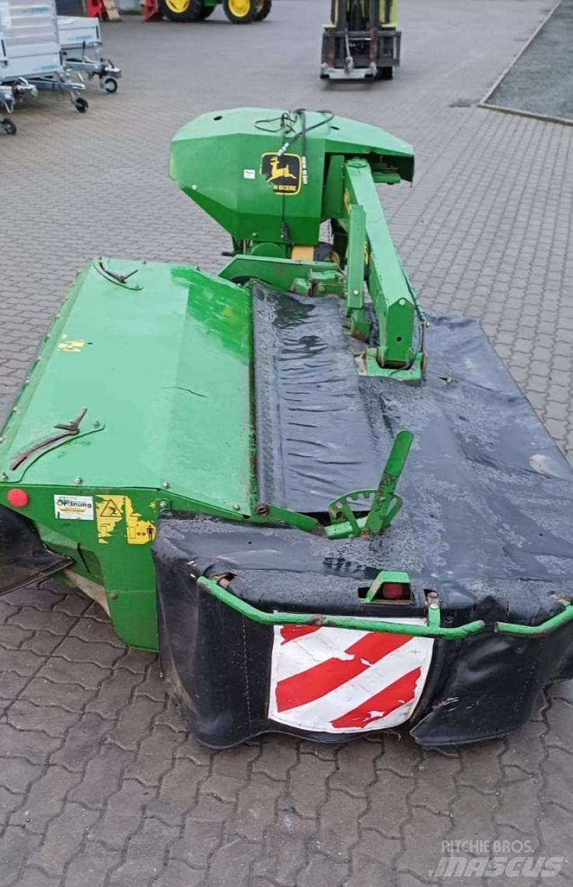 John Deere 328 Žací stroje