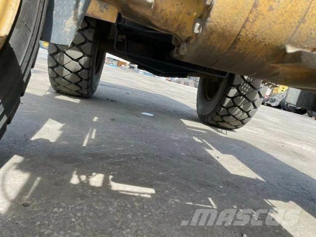 CAT IT 14 G Kolové nakladače