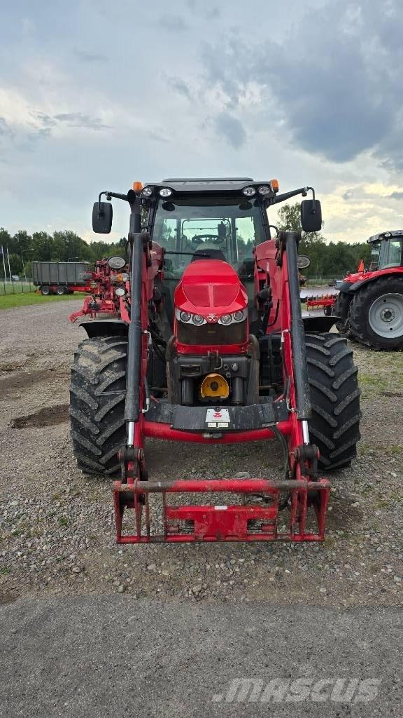 Massey Ferguson 5713 Traktory