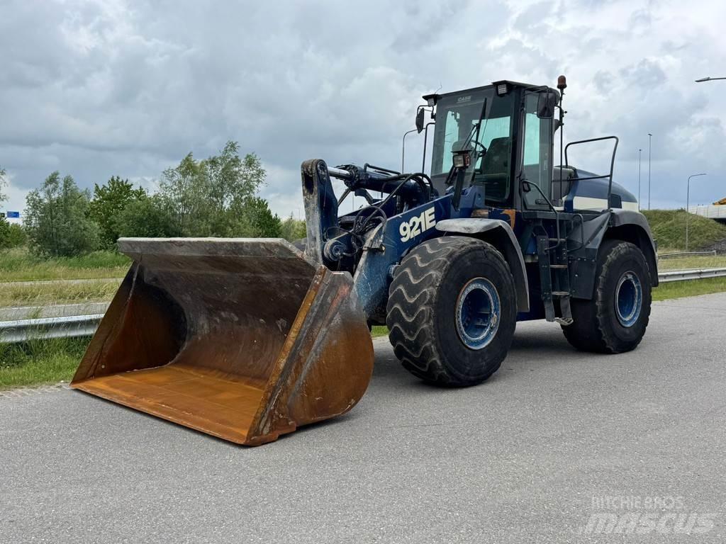 CASE 921E Kolové nakladače