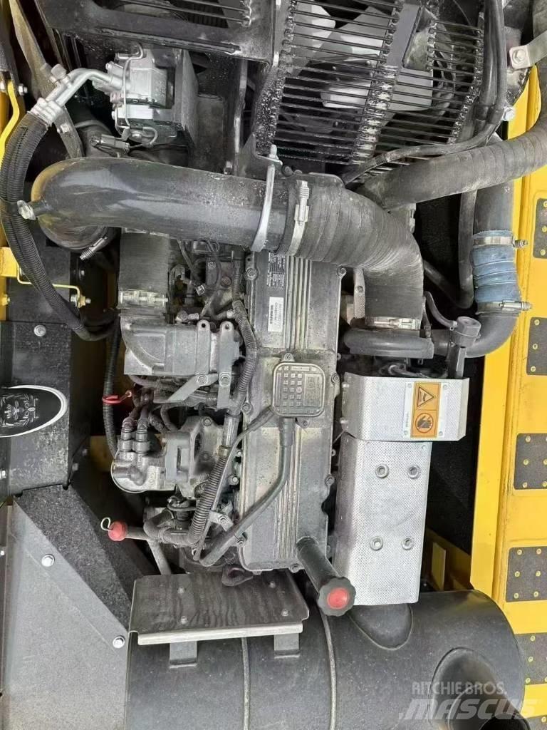 Komatsu 360-8MO Pásová rýpadla