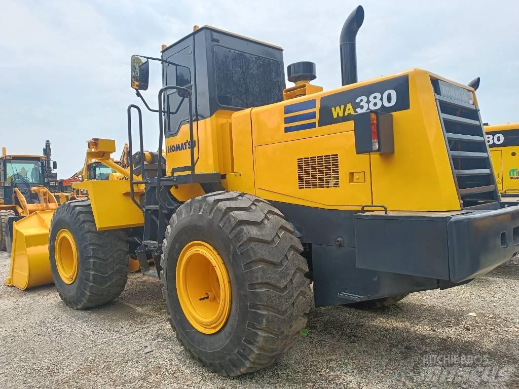 Komatsu WA 380 Kolové nakladače