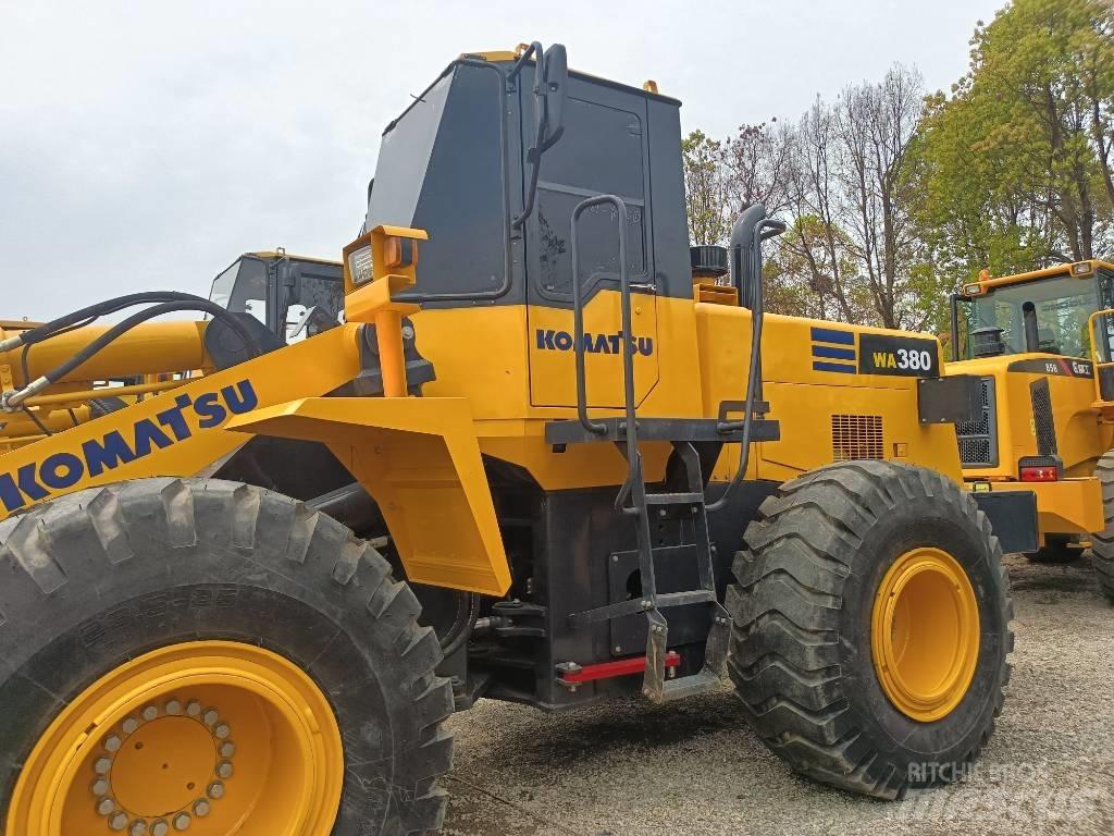 Komatsu WA 380 Kolové nakladače