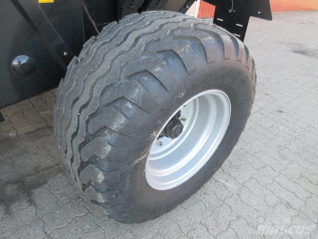 Case IH RB 465 Lis na válcové balíky