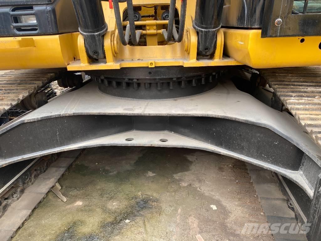 CAT 330 D Pásová rýpadla