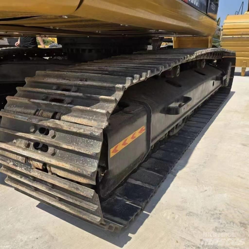 CAT 323 D Pásová rýpadla