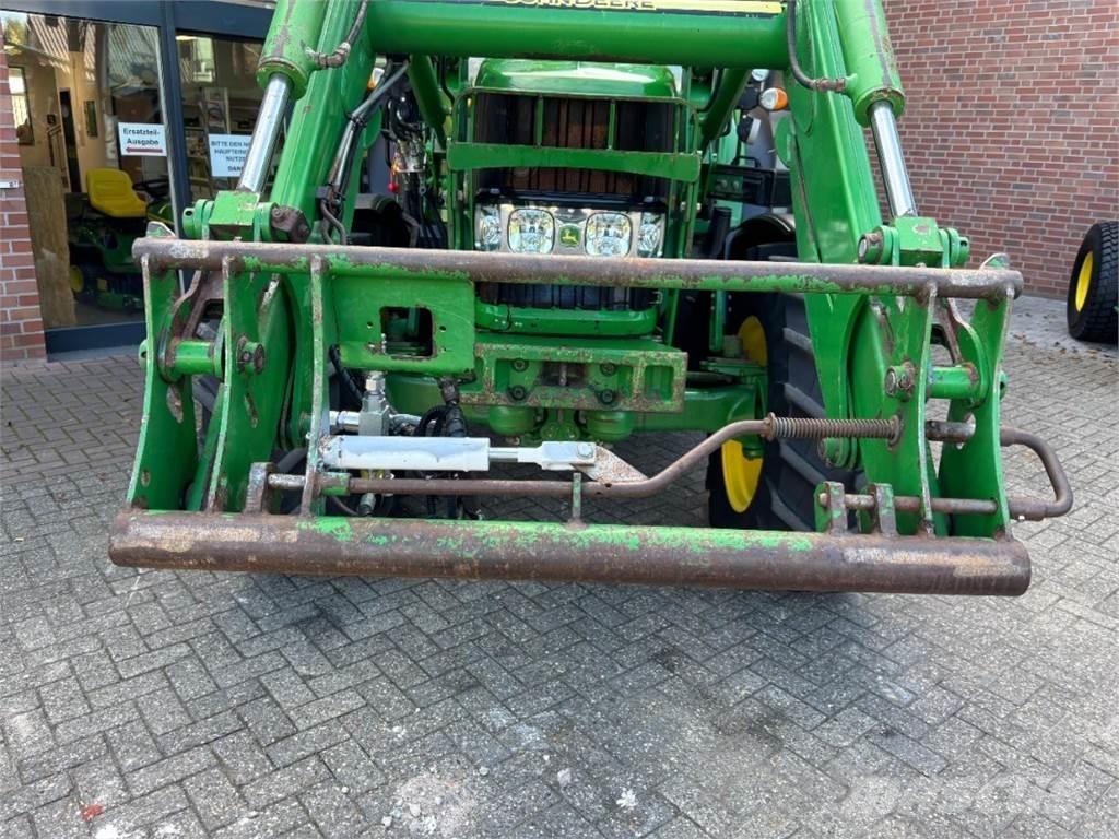 John Deere 6530 Traktory