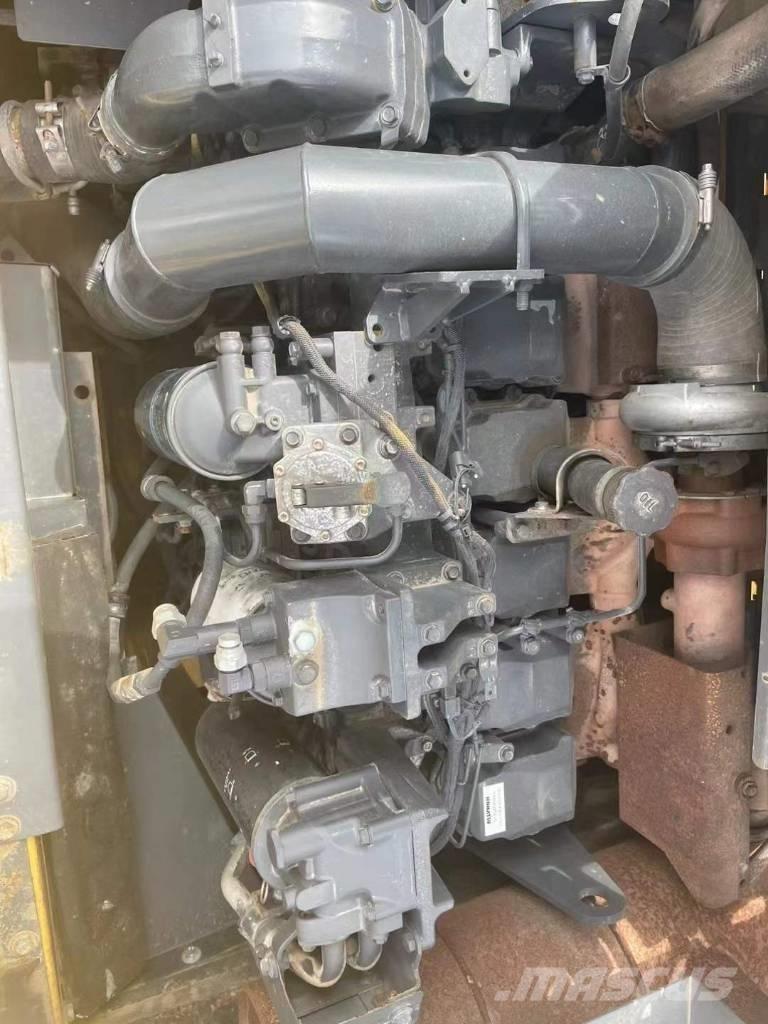 Komatsu PC 450-8 Pásová rýpadla