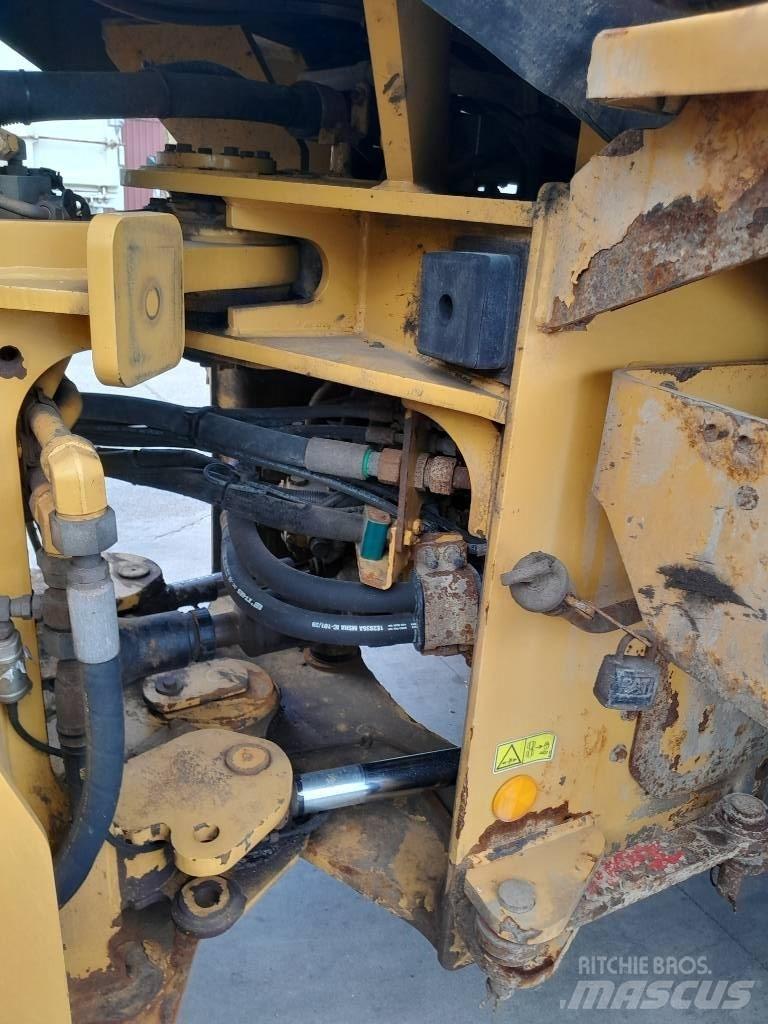 CAT 938 M Kolové nakladače