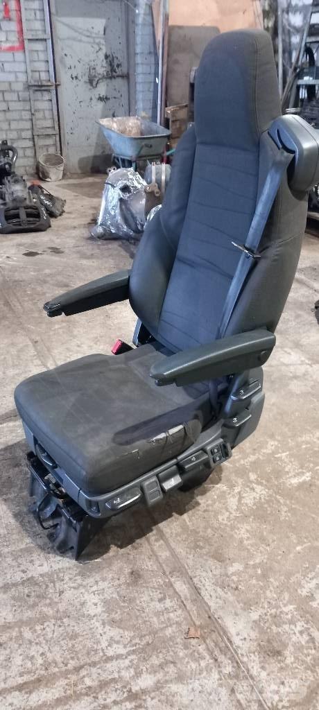 Scania R440  2627357 Kabiny a interiér