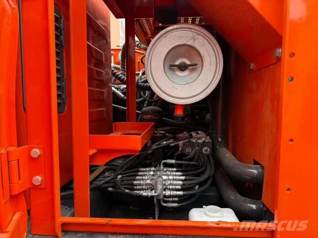 Doosan DX 225 LC Pásová rýpadla