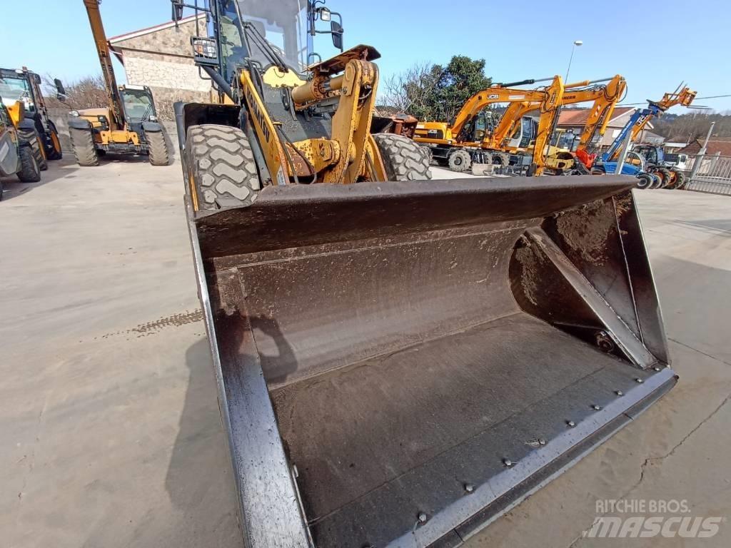 Komatsu WA270-7 Kolové nakladače