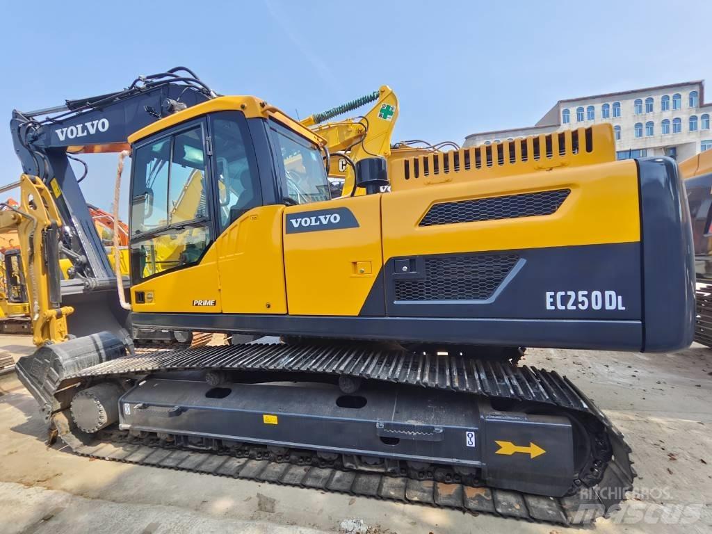 Volvo EC 250 D L Pásová rýpadla