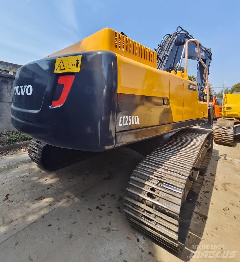Volvo EC 250 D L Pásová rýpadla
