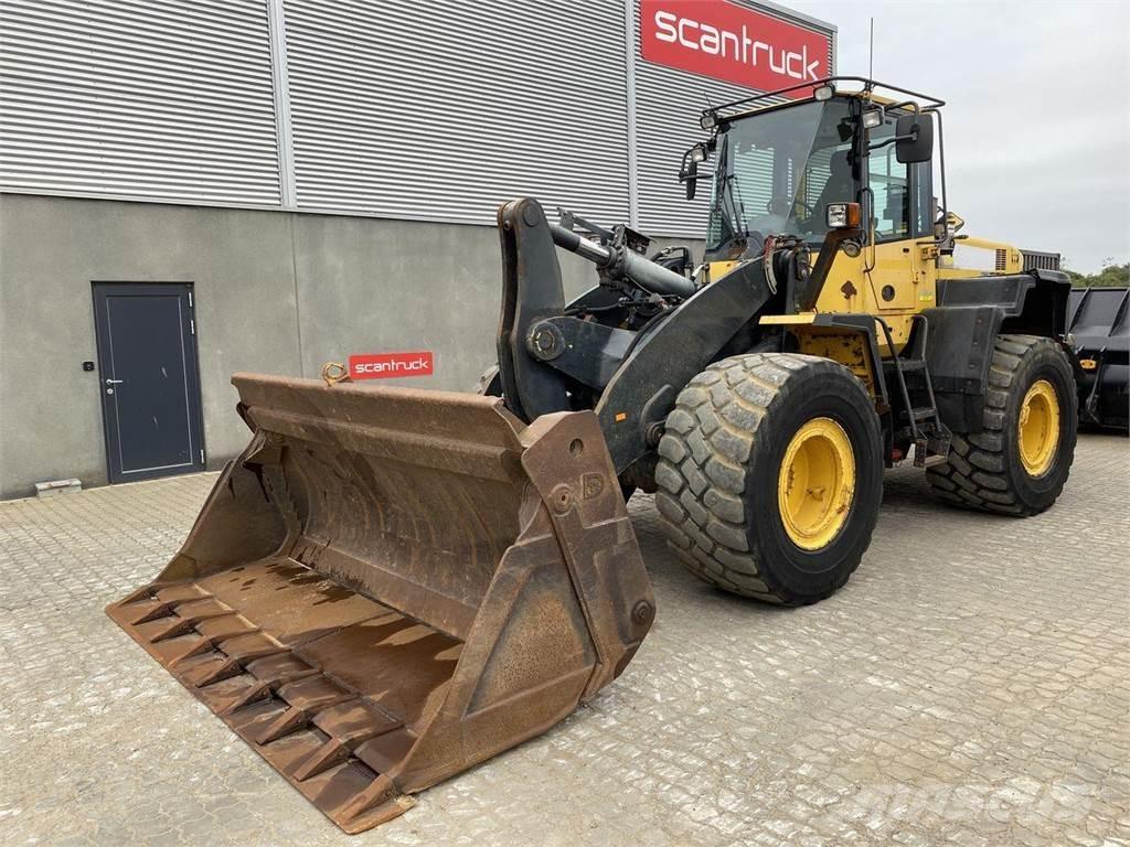 Komatsu WA320PZ-6 Kolové nakladače