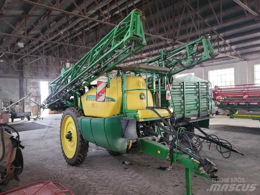 John Deere 732 Tažené postřikovače