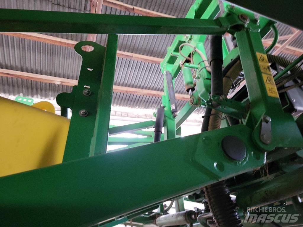 John Deere 732 Tažené postřikovače