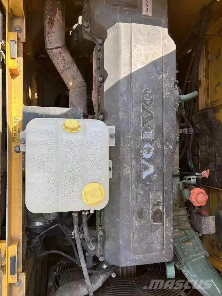 Volvo EC480D Pásová rýpadla