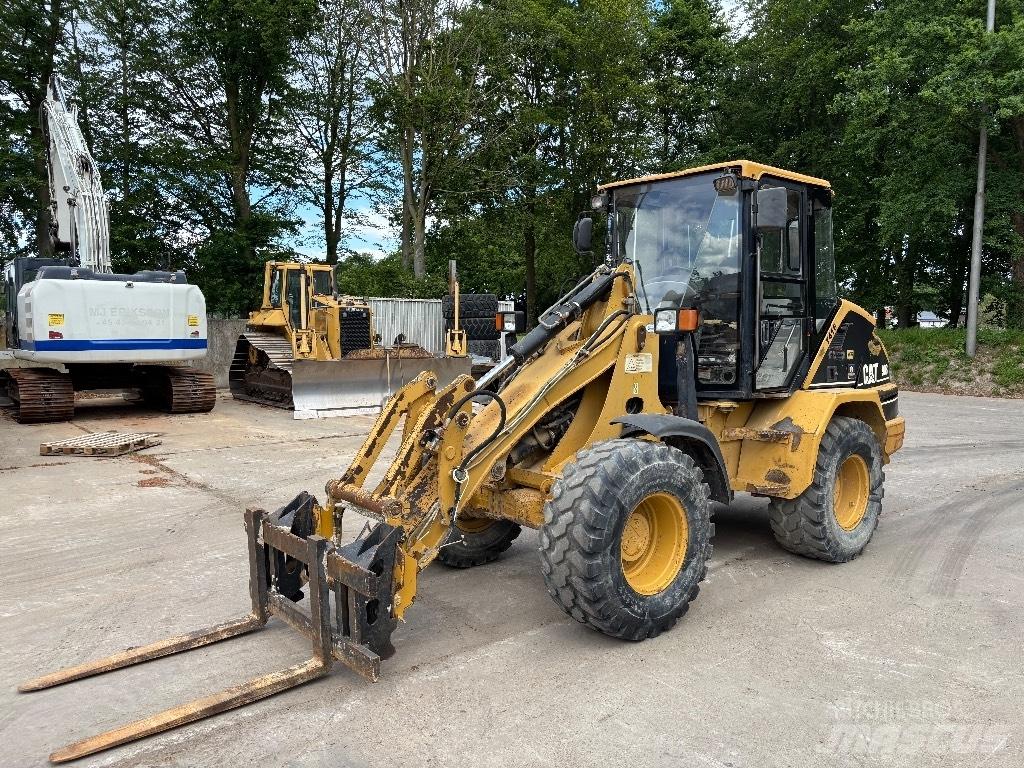 CAT 908 Kolové nakladače
