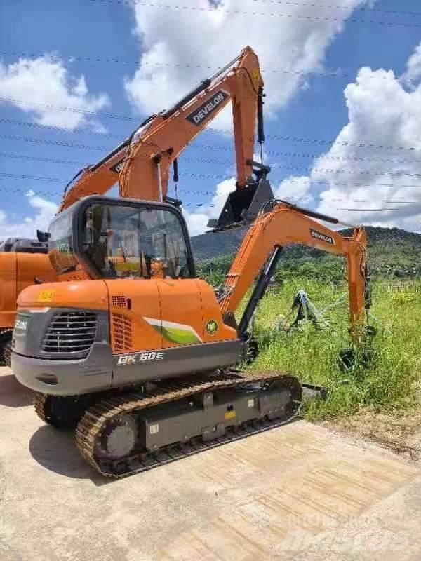 Doosan DX 60E Midi rýpadla 7t - 12t