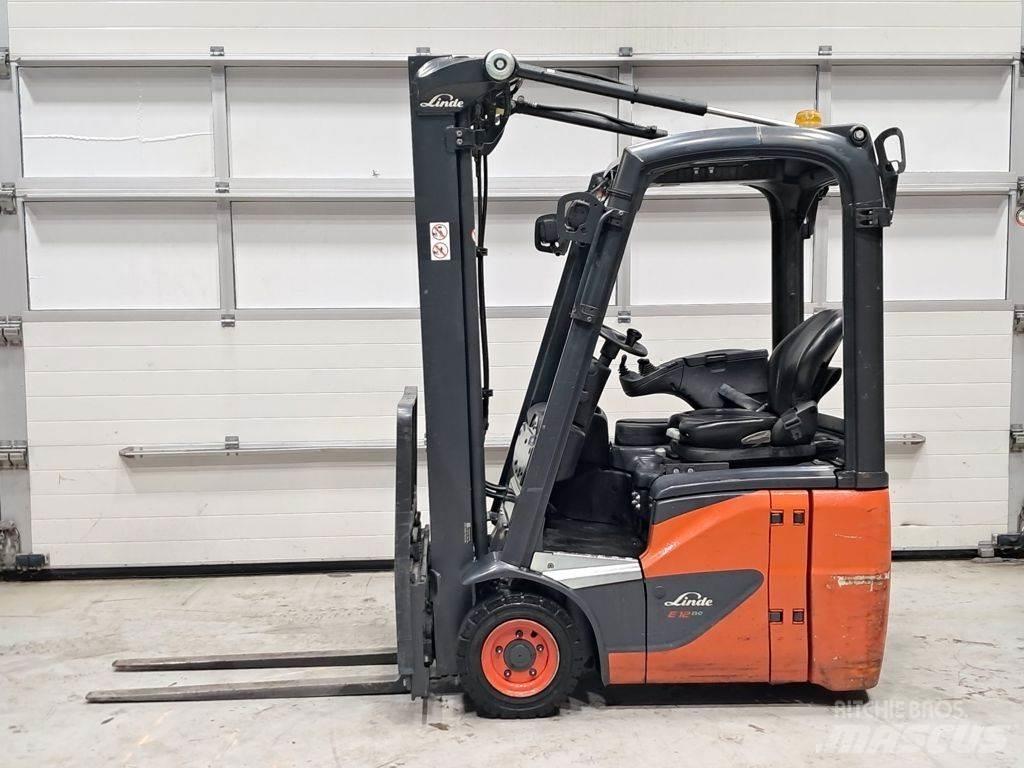 Linde E12-02 Akumulátorové vozíky