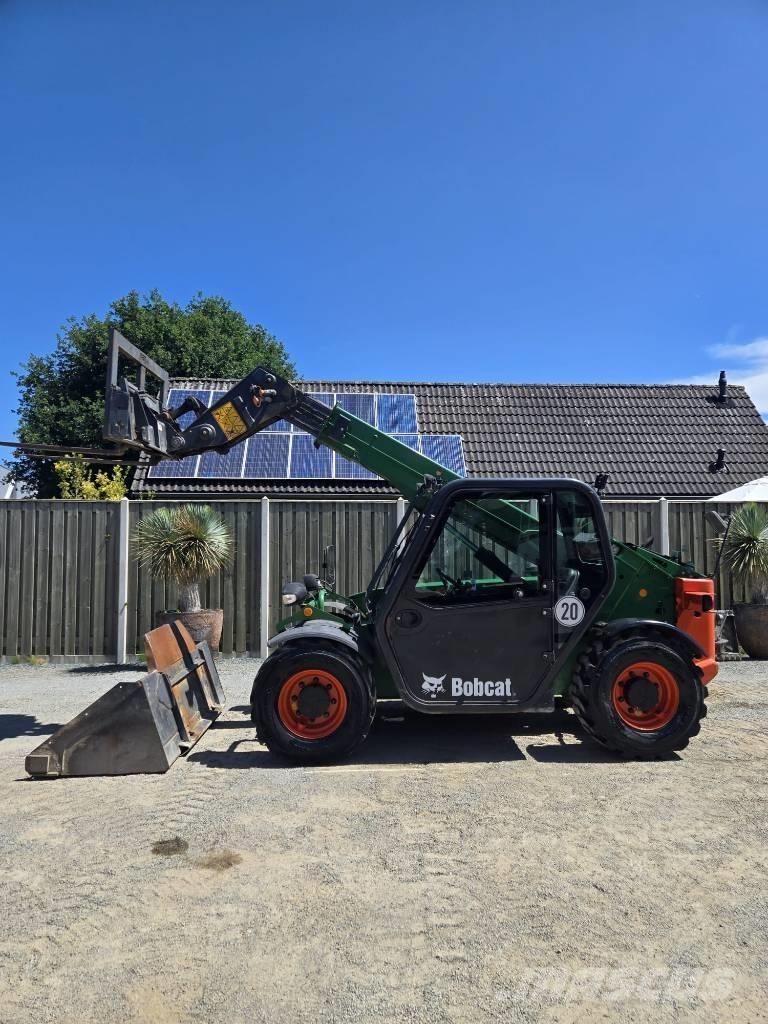 Bobcat T 2250 Teleskopické manipulátory