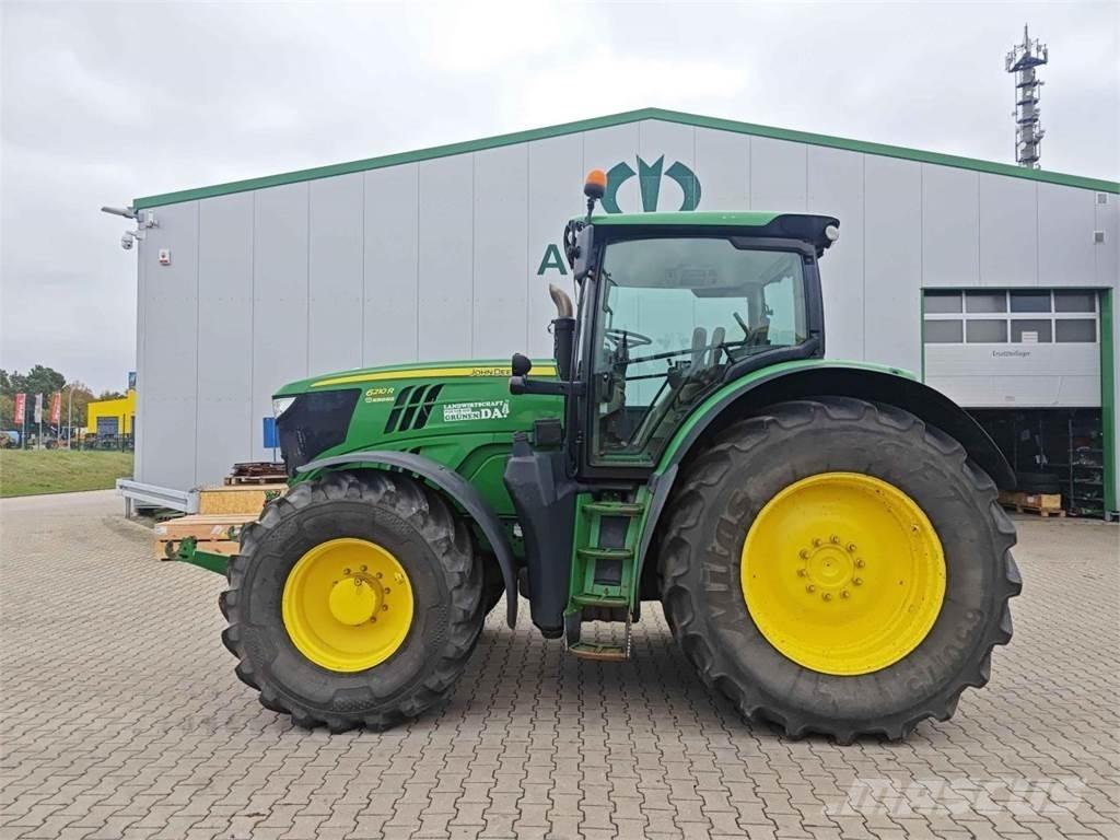 John Deere 6210R Traktory
