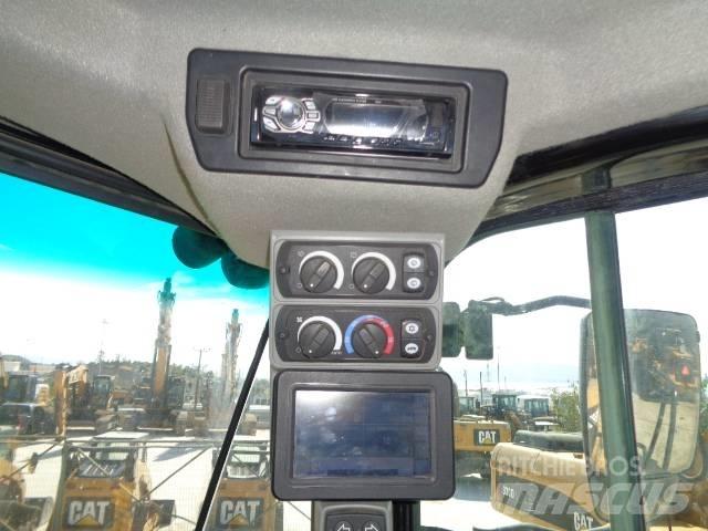 CAT 950M Kolové nakladače