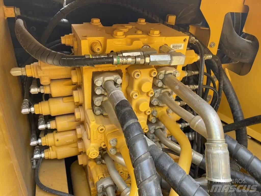 Komatsu PC200-8 Pásová rýpadla