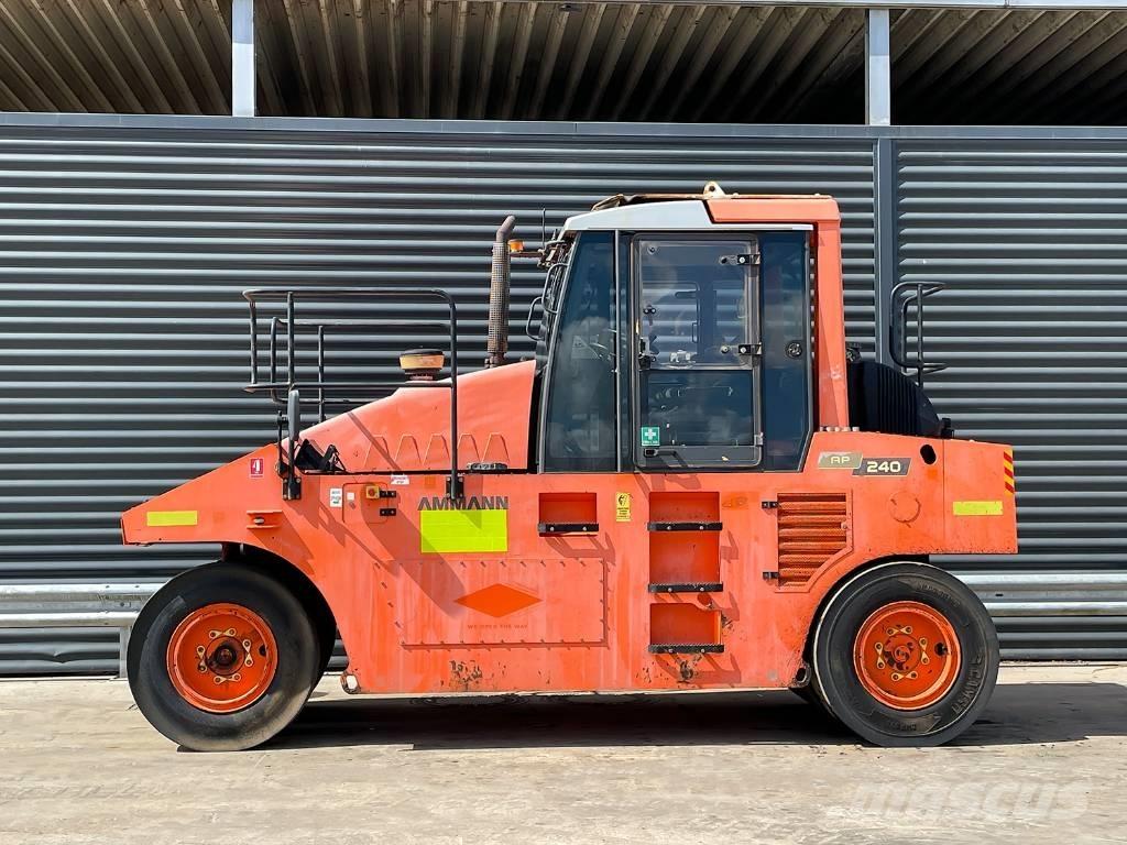 Ammann AP 240 Pneumatikové válce