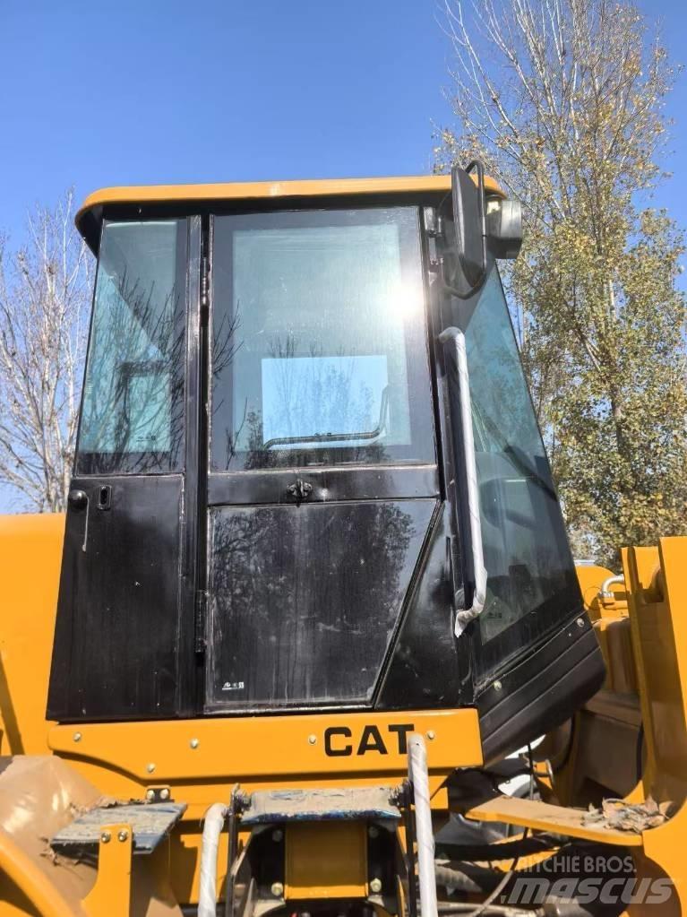 CAT 966H Kolové nakladače