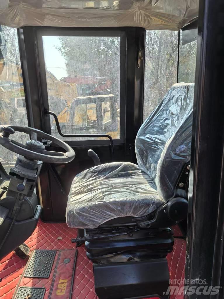 CAT 966H Kolové nakladače