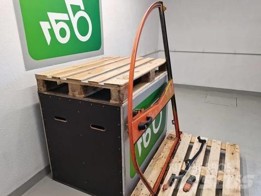 JLG 307 door Kabiny a interiér