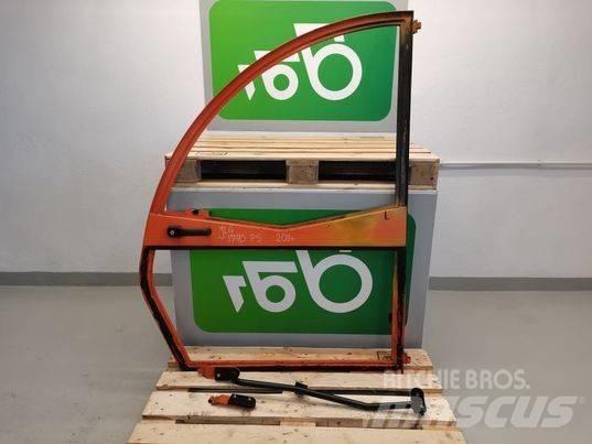 JLG 307 door Kabiny a interiér