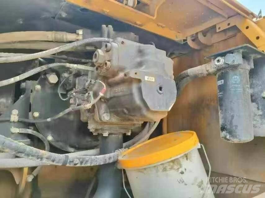 Komatsu PC 360-8 Pásová rýpadla