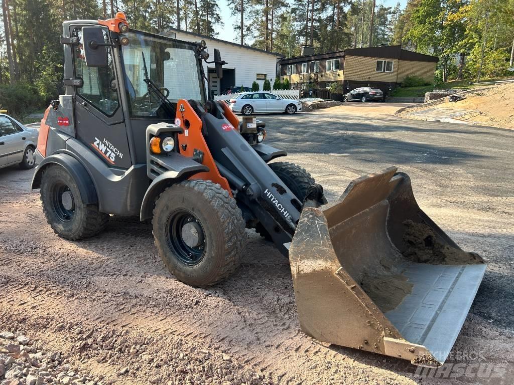 Hitachi ZW 75 Kolové nakladače