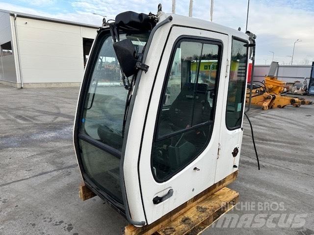 Liebherr R 317 CAB Kabiny a interiér