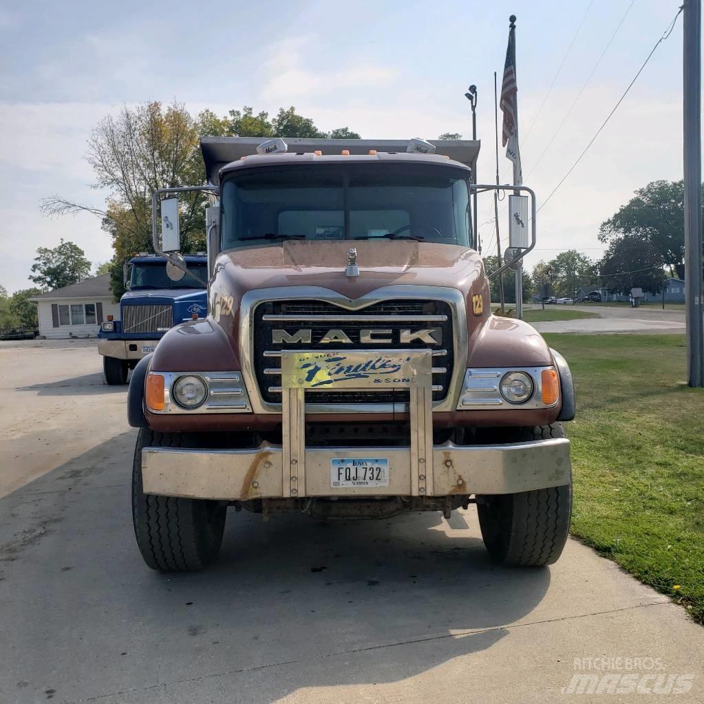 Mack CV 713 Sklápěče