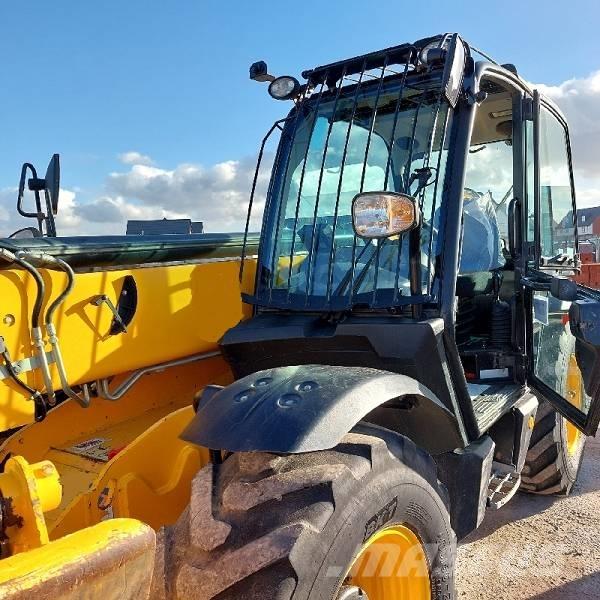 JCB 533-105 Teleskopické manipulátory