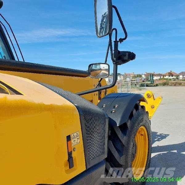 JCB 533-105 Teleskopické manipulátory
