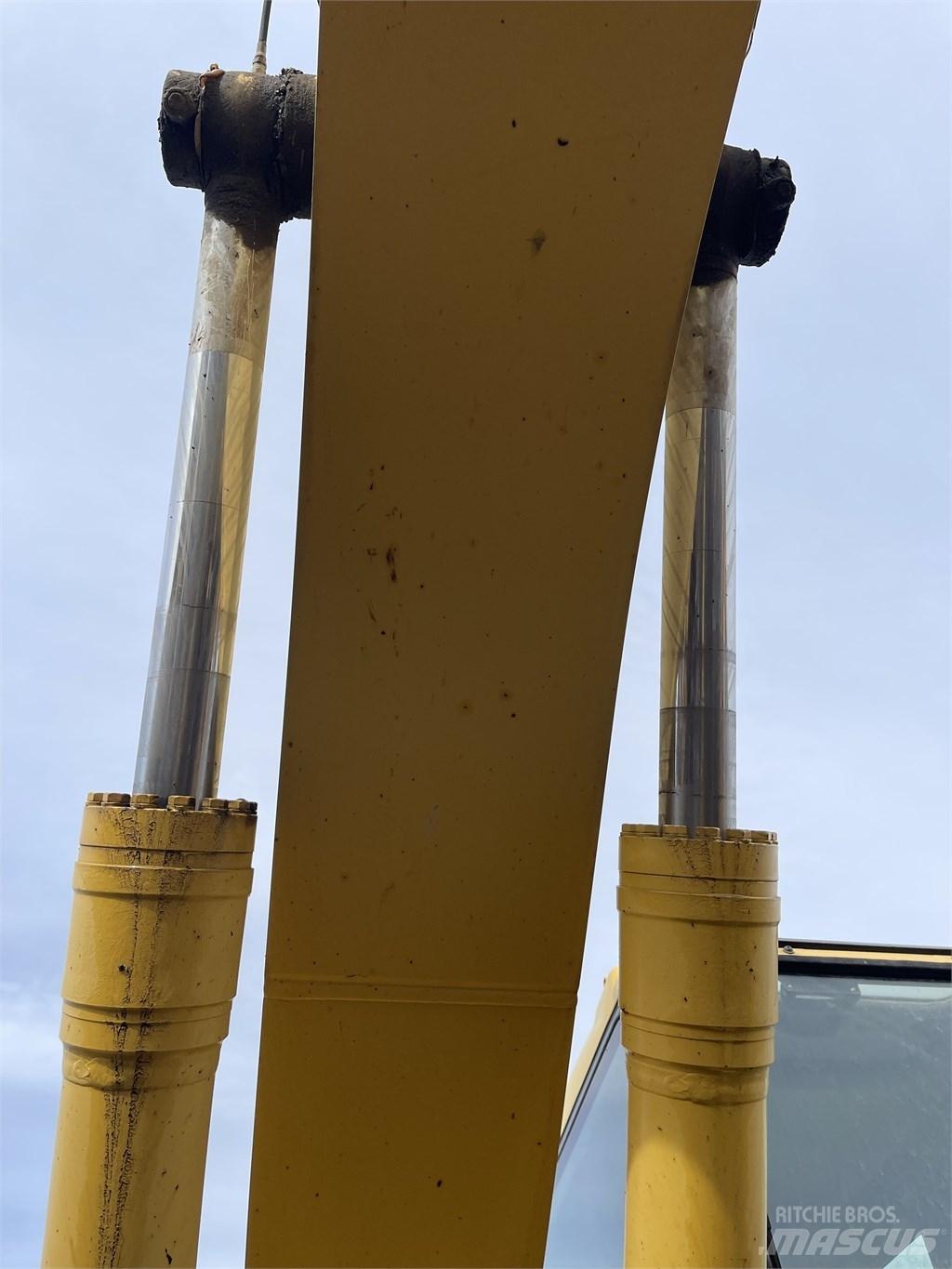 Komatsu PC 200 LC-7 Pásová rýpadla