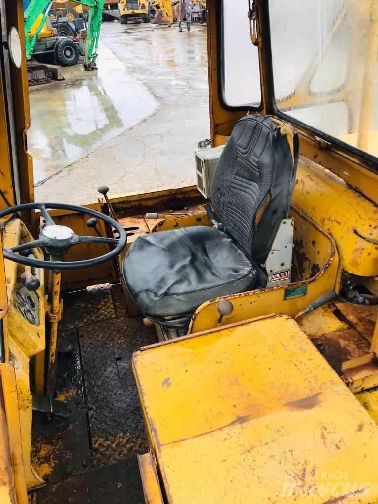 CAT 944 Kolové nakladače