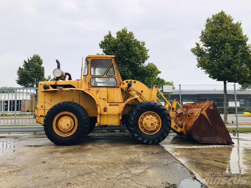 CAT 944 Kolové nakladače