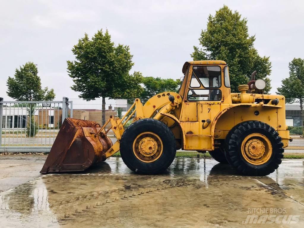 CAT 944 Kolové nakladače