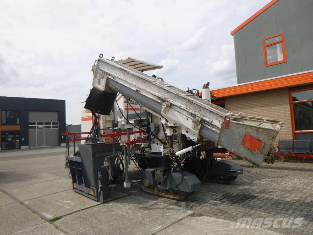 Wirtgen SP250 Stroje na výrobu betonových prefabrikátů