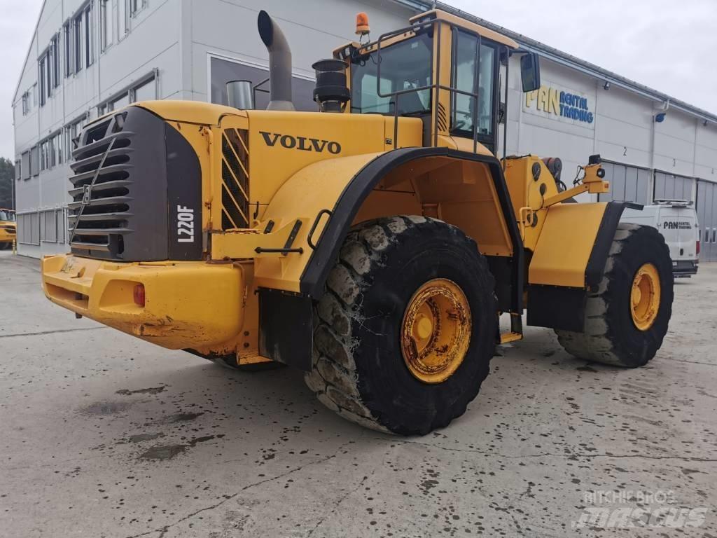 Volvo L220F Kolové nakladače