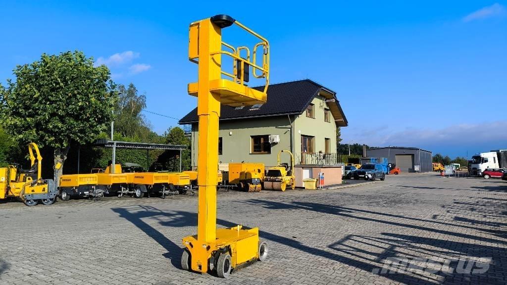 JLG 1230 ES Vertikální sloupové výtahy