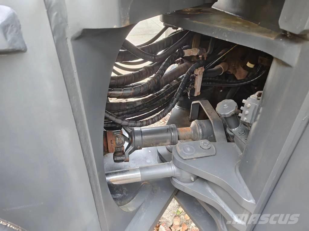 Komatsu WA 470 Kolové nakladače